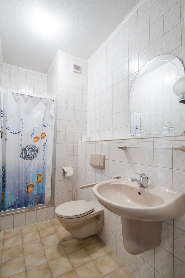 Hotel Groebern Am See Grobern المظهر الخارجي الصورة